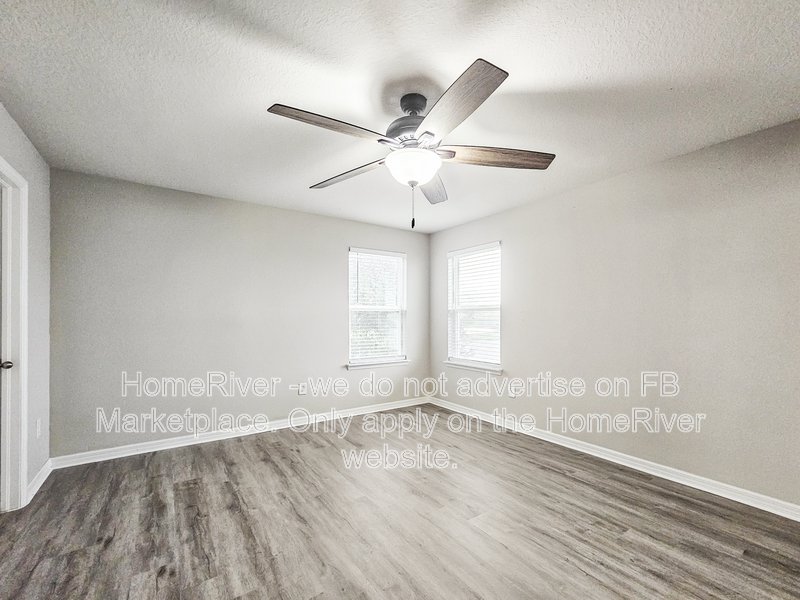 Spacious | Loft | Water View| Community Pool property image