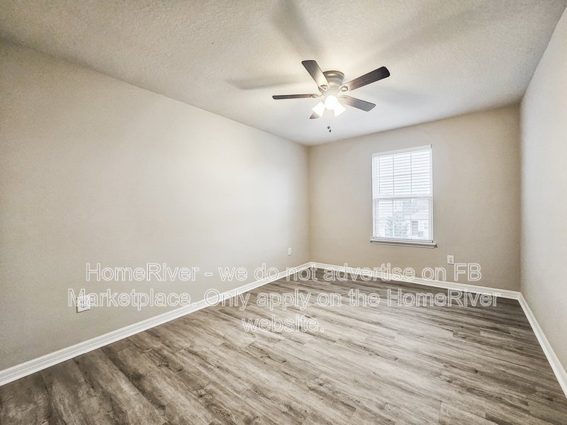 Spacious | Loft | Water View| Community Pool property image